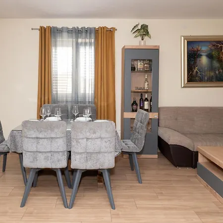 Five Bedroom With Pool * Bogatić