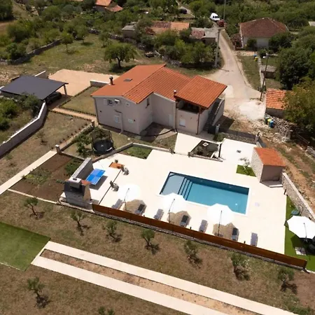 Five Bedroom With Pool Villa Bogatić