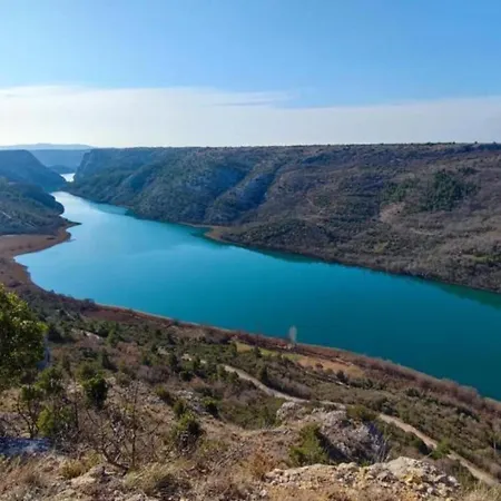 Βίλα Five Bedroom With Pool *