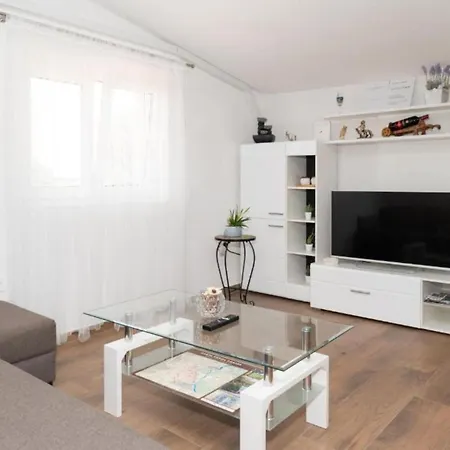 Five Bedroom With Pool Βίλα *