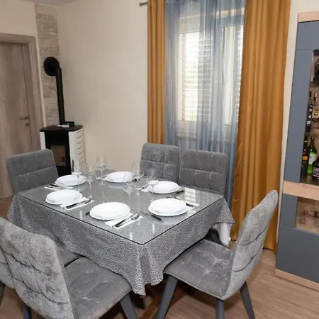 Villa Five Bedroom With Pool *