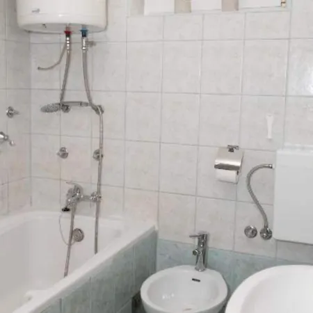 Βίλα Five Bedroom With Pool