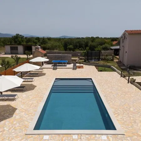 Five Bedroom With Pool Bogatic