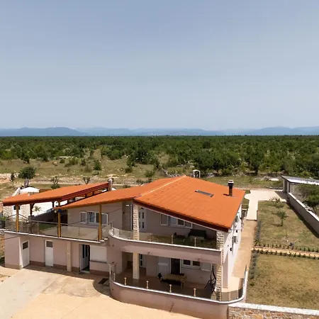 Villa Five Bedroom With Pool