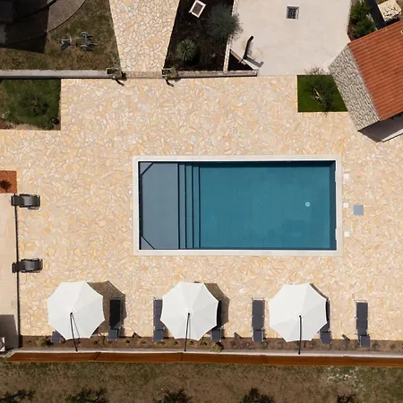 Villa Five Bedroom With Pool