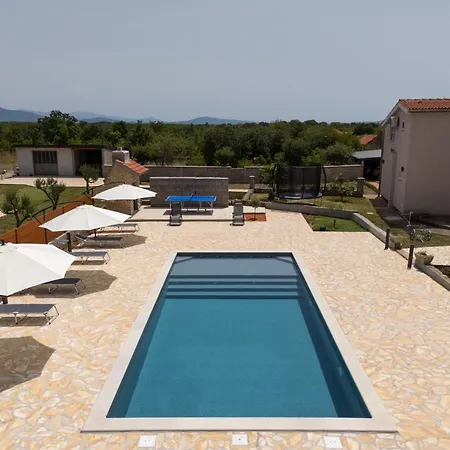 Villa Five Bedroom With Pool