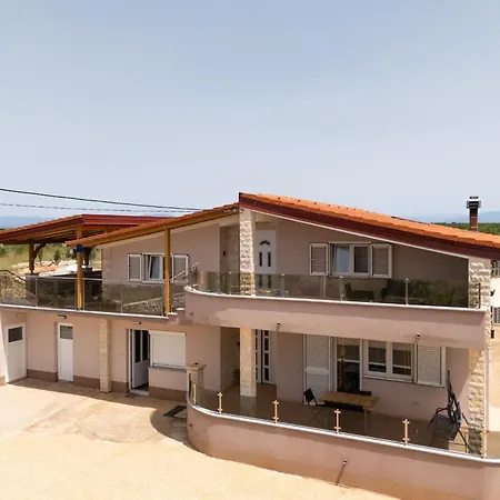 Villa Five Bedroom With Pool