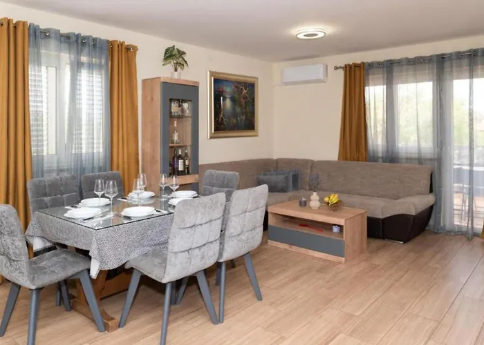 Villa Five Bedroom With Pool