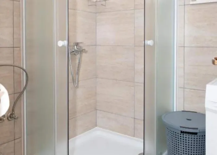 Five Bedroom With Pool