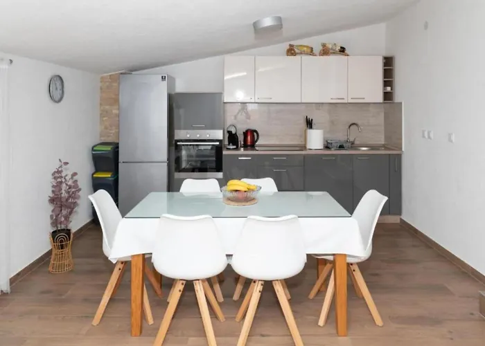 Five Bedroom With Pool Villa Bogatic