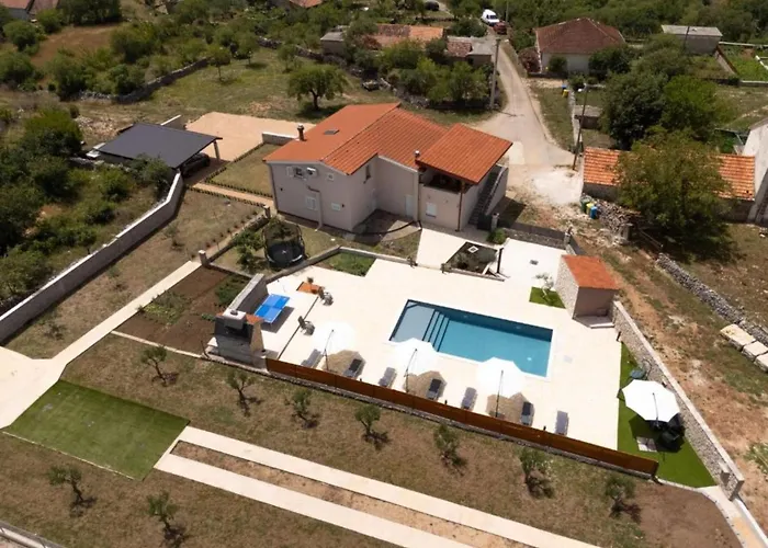 Five Bedroom With Pool Villa Bogatić