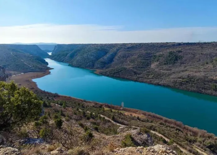 Villa Five Bedroom With Pool *