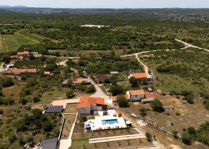 Villa Five Bedroom With Pool Bogatić