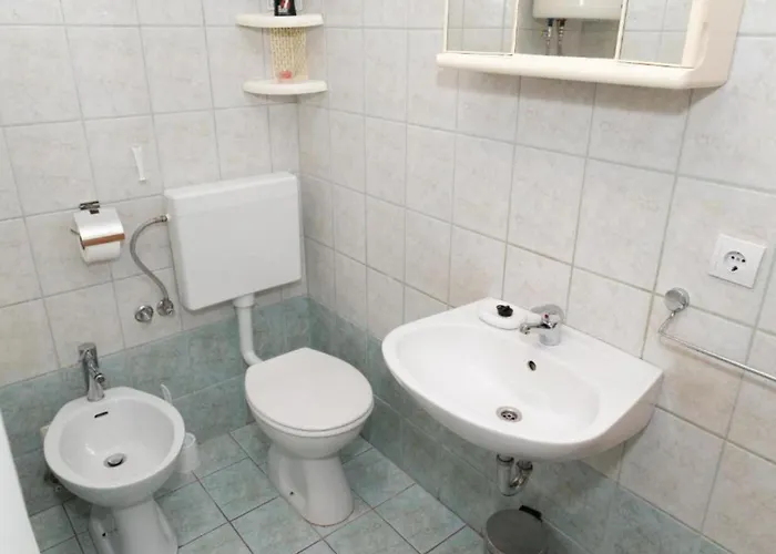 Five Bedroom With Pool Villa *