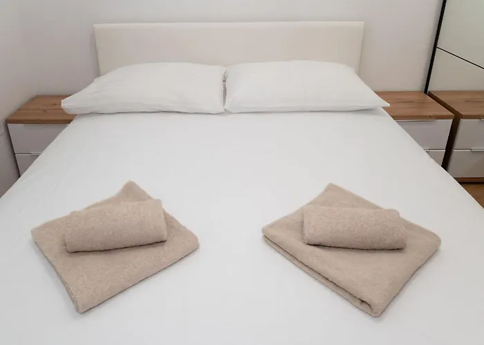 Five Bedroom With Pool