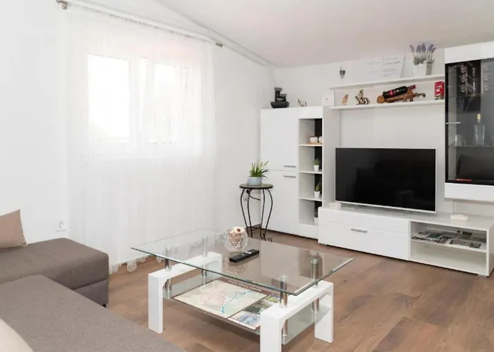 Five Bedroom With Pool Villa *