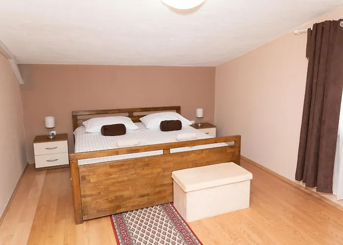 Five Bedroom With Pool Bogatić