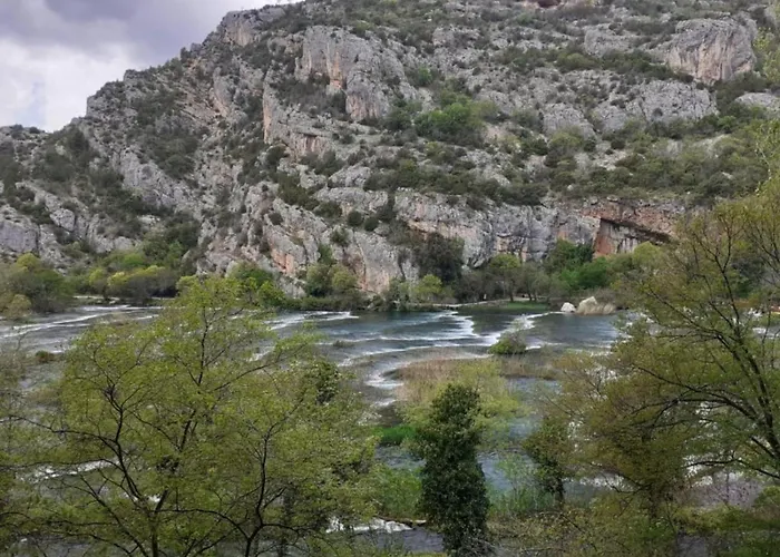 Villa Five Bedroom With Pool *