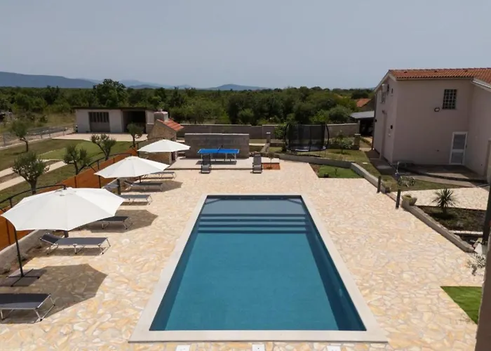 Five Bedroom With Pool Bogatic