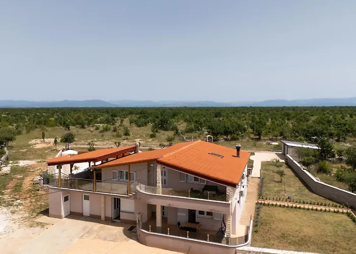 Villa Five Bedroom With Pool